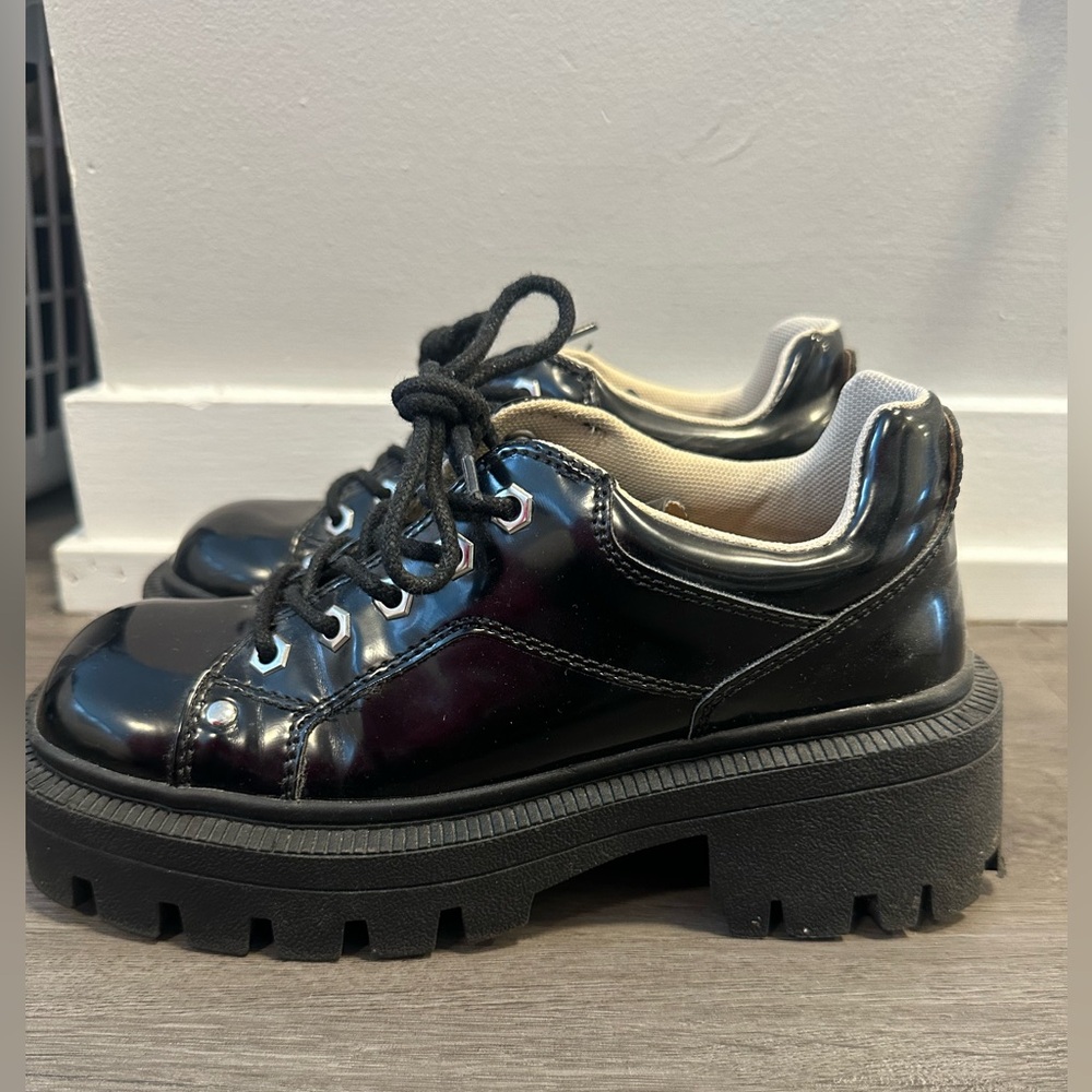 UO - Platform Oxford Shoes